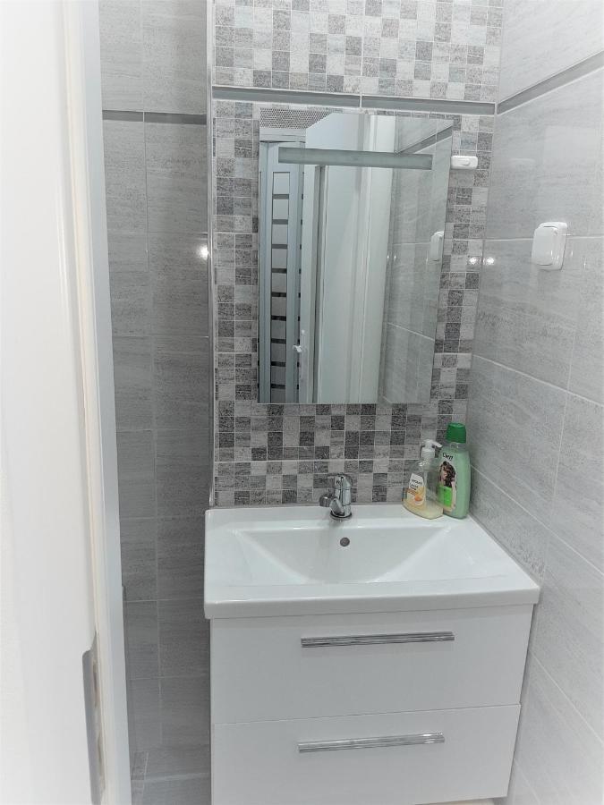 White Apartment, Kraskova 2, Братислава Екстериор снимка