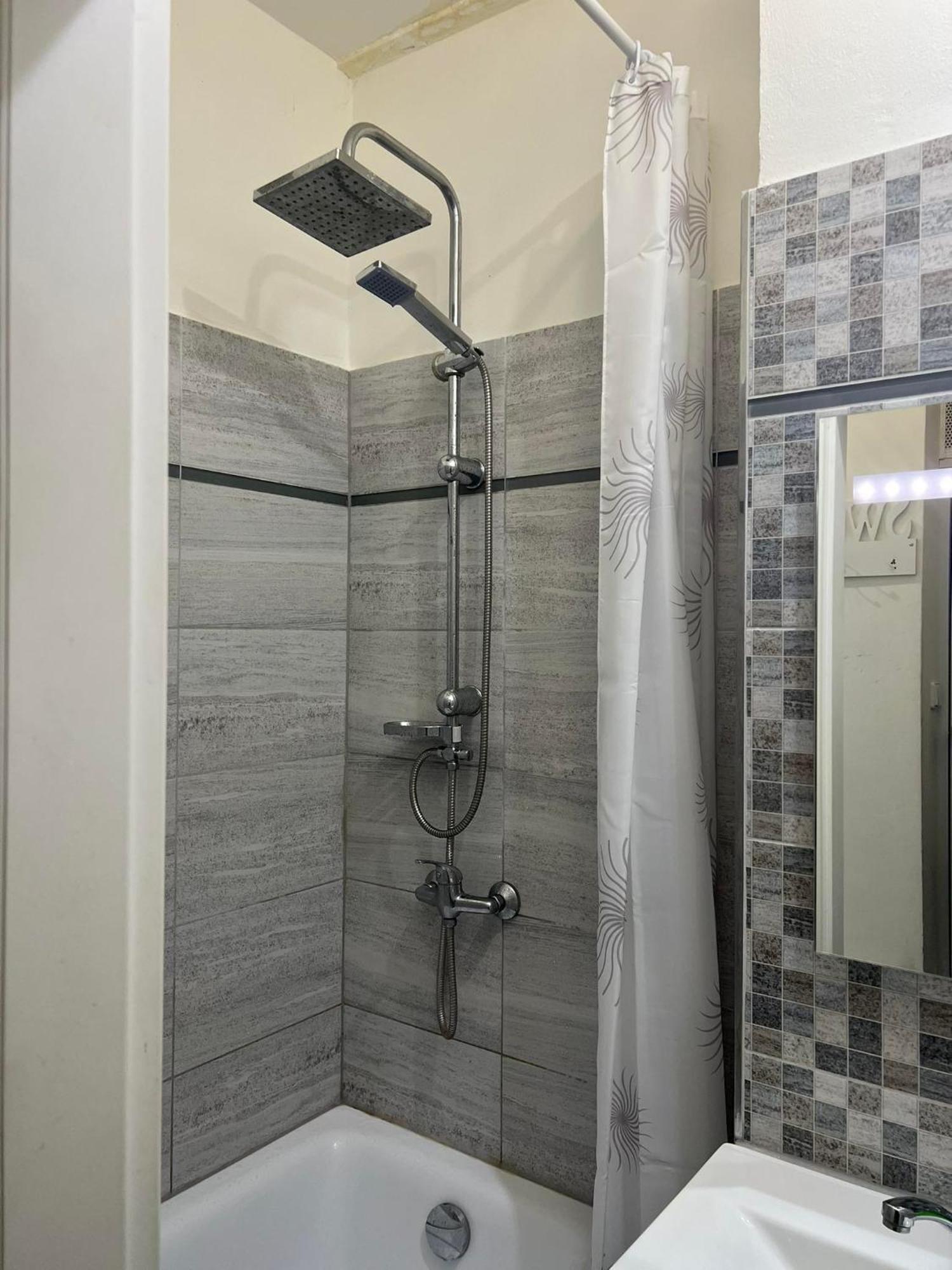 White Apartment, Kraskova 2, Братислава Екстериор снимка