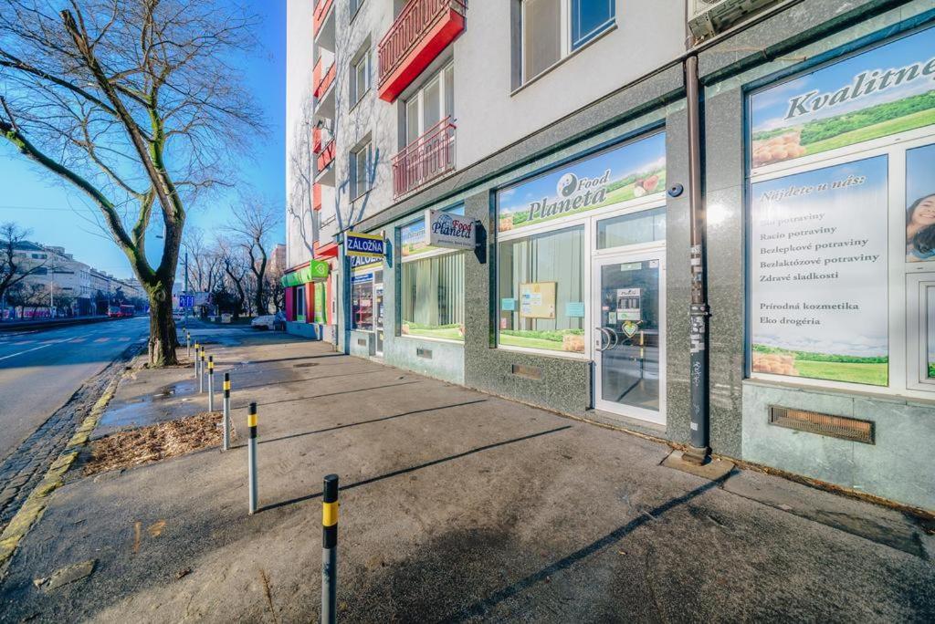 White Apartment, Kraskova 2, Братислава Екстериор снимка