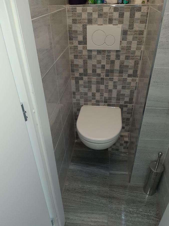 White Apartment, Kraskova 2, Братислава Екстериор снимка