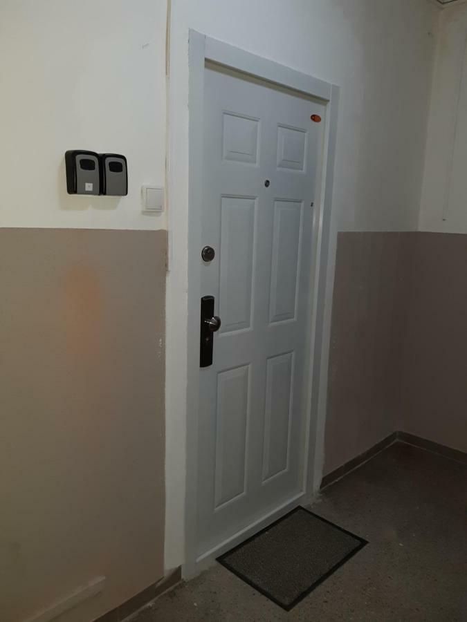 White Apartment, Kraskova 2, Братислава Екстериор снимка